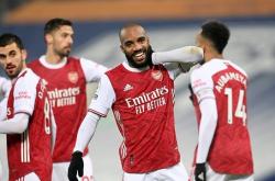 1xbet体育网站-阿森纳主场大胜，拉卡泽特梅开二度