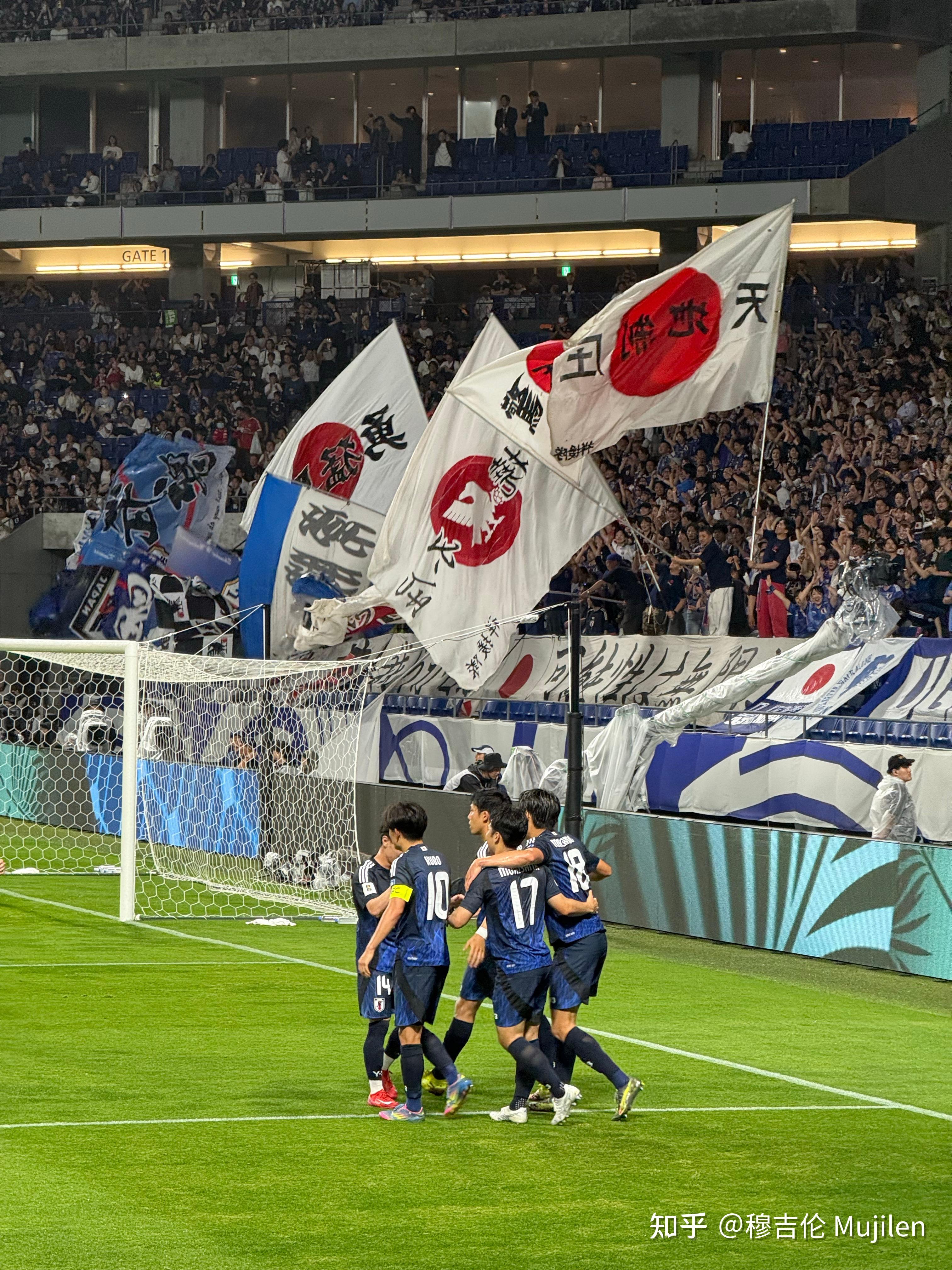日本队举行庆功宴，庆祝成功晋级