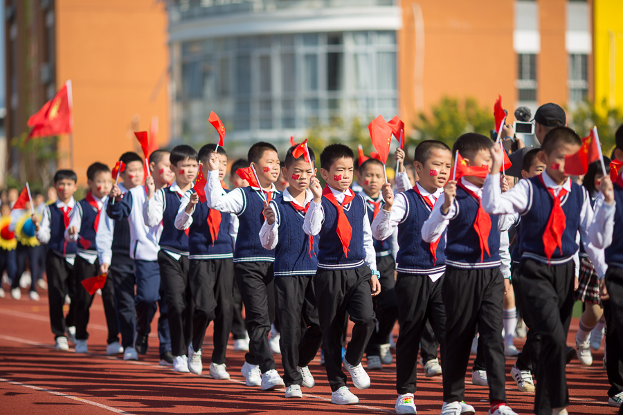 美洲运动健儿斗志昂扬，奋勇争先！的简单介绍